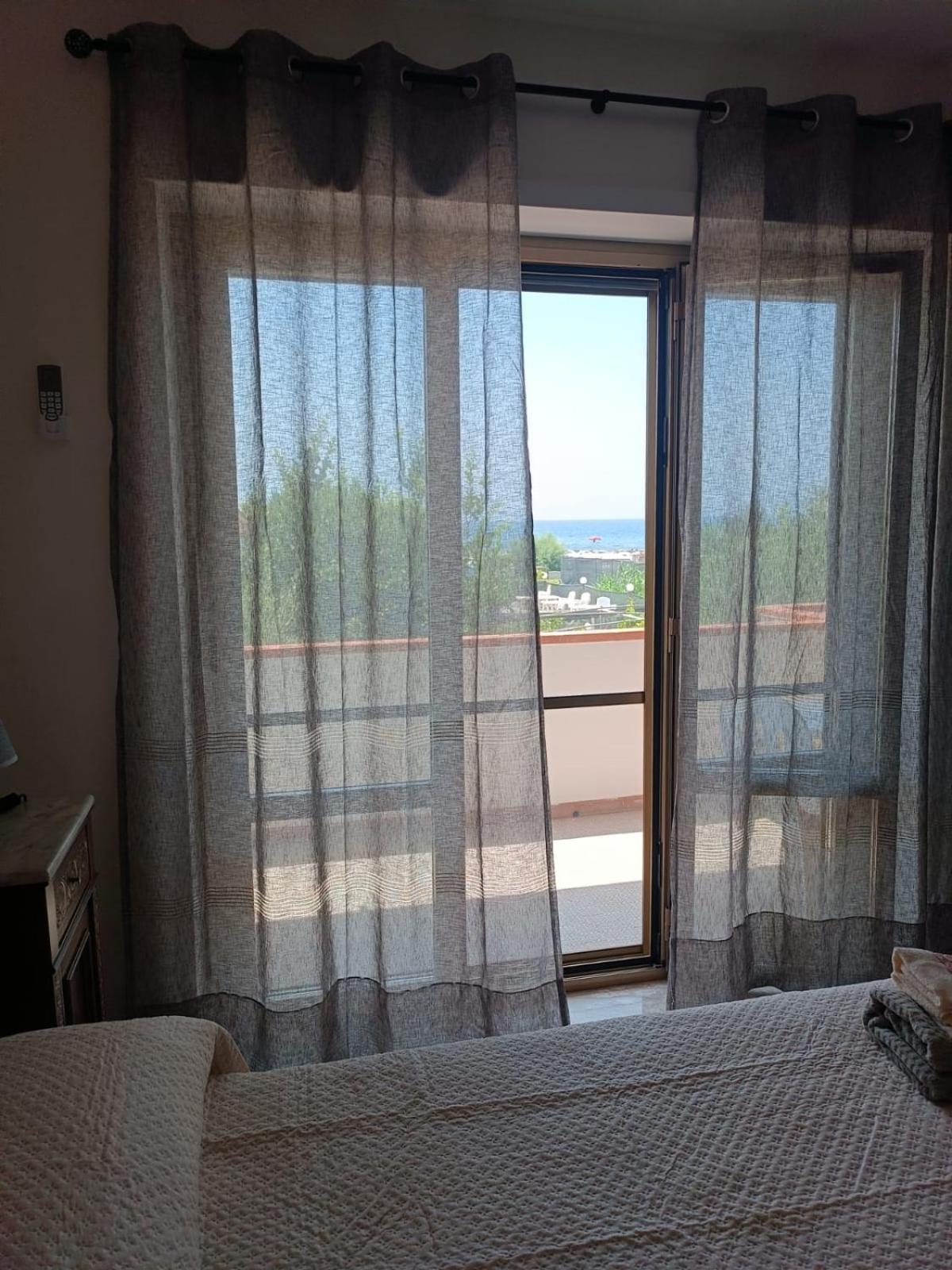 Отель Profumo Di Mare Формия Экстерьер фото